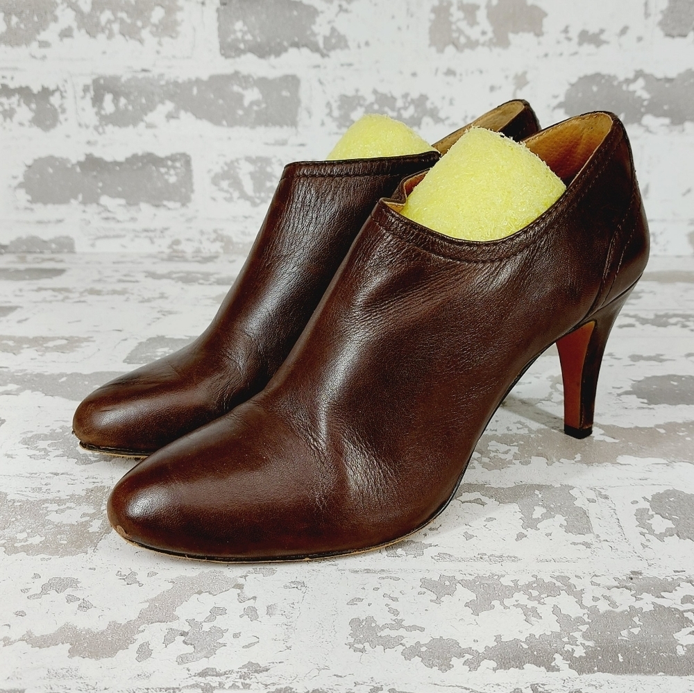 Vince Camuto Brown Leather Side Zip Almond Toe Heeled Ankle Booties W65